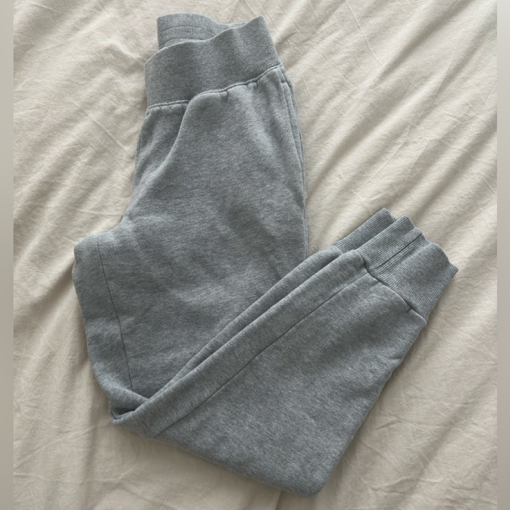 Aritzia TNA Joggers